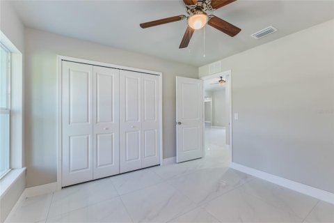 House in Lehigh Acres, Florida 3 bedrooms, 129.41 sq.m. № 2231442 - photo 26