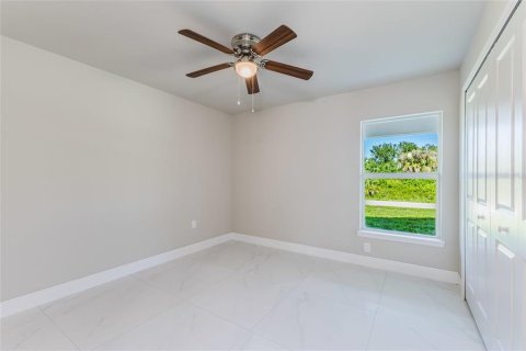 House in Lehigh Acres, Florida 3 bedrooms, 129.41 sq.m. № 2231442 - photo 25