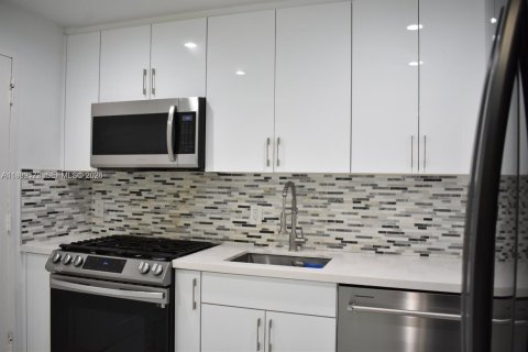 Condominio en venta en Miami Beach, Florida, 2 dormitorios, 111.48 m2 № 2080417 - foto 2