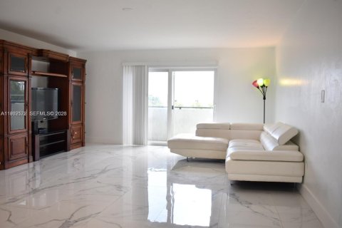 Condominio en venta en Miami Beach, Florida, 2 dormitorios, 111.48 m2 № 2080417 - foto 3