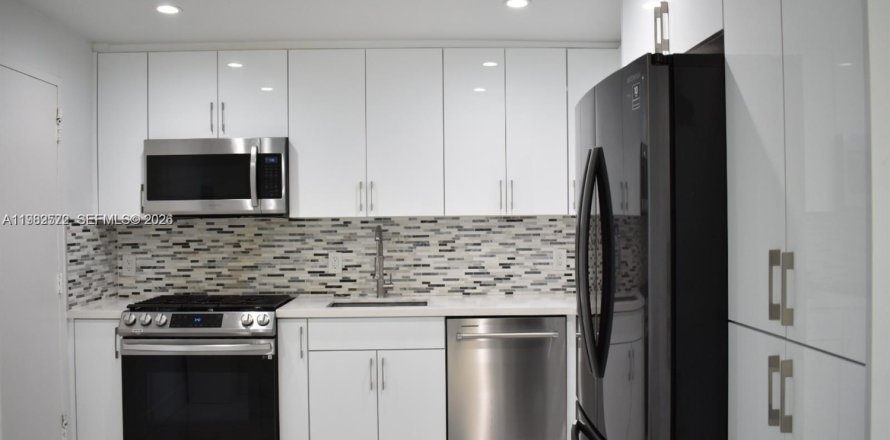 Condominio en Miami Beach, Florida, 2 dormitorios № 2080417