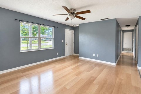 Villa ou maison à louer à Kissimmee, Floride: 3 chambres, 101.45 m2 № 2418725 - photo 4
