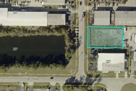 Terreno en venta en Cape Coral, Florida № 1802195 - foto 1