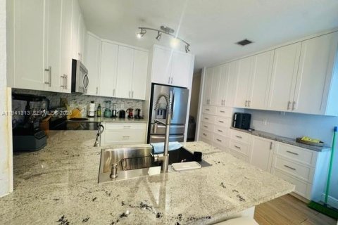 Casa en alquiler en Doral, Florida, 4 dormitorios, 203.08 m2 № 1998563 - foto 9