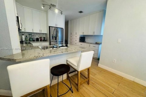 Casa en alquiler en Doral, Florida, 4 dormitorios, 203.08 m2 № 1998563 - foto 8