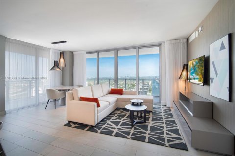 Condo in Hollywood, Florida, 2 bedrooms  № 1960061 - photo 3