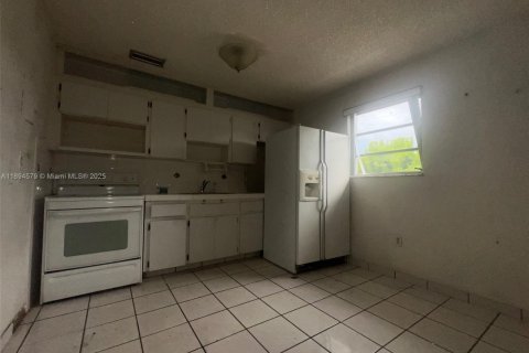 Condo in Hialeah, Florida, 2 bedrooms  № 1947071 - photo 8