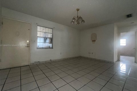 Condo in Hialeah, Florida, 2 bedrooms  № 1947071 - photo 7