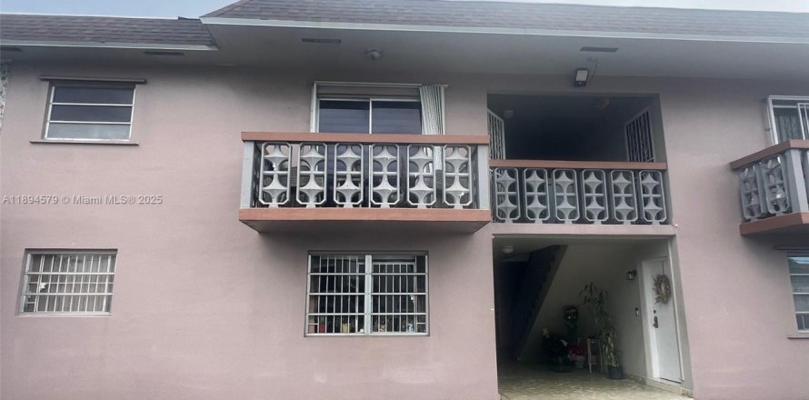 Condo in Hialeah, Florida, 2 bedrooms  № 1947071