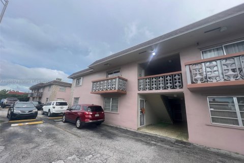 Condo in Hialeah, Florida, 2 bedrooms  № 1947071 - photo 4