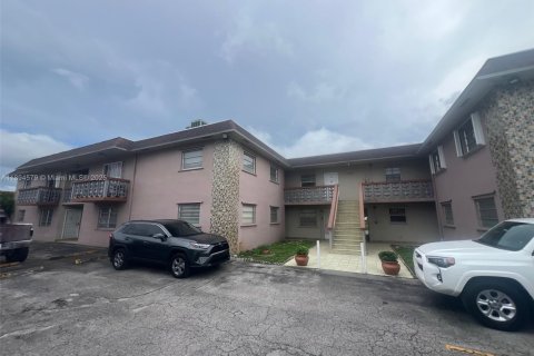 Condo in Hialeah, Florida, 2 bedrooms  № 1947071 - photo 3