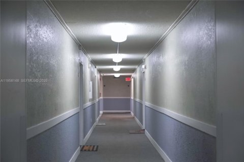 Condominio en alquiler en Miami, Florida, 1 dormitorio, 76.74 m2 № 2020668 - foto 30