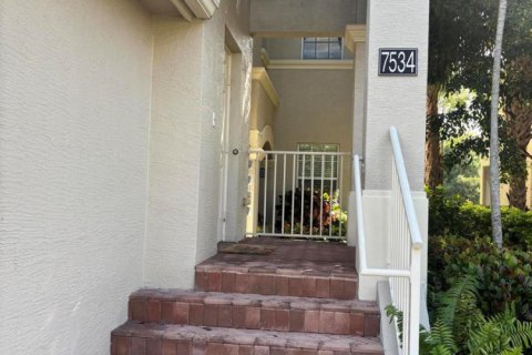 Condominio en alquiler en Stuart, Florida, 3 dormitorios, 157.93 m2 № 2083445 - foto 2