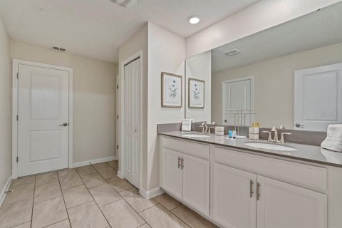 House in Kissimmee, Florida 8 bedrooms, 398.46 sq.m. № 2108842 - photo 17