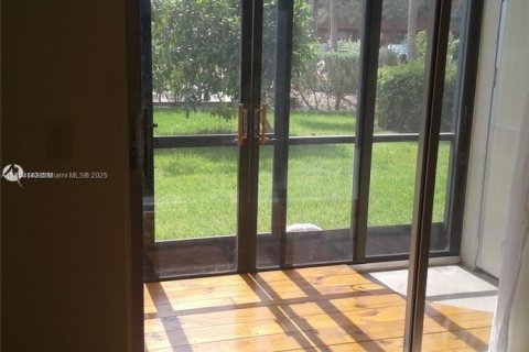 Condominio en alquiler en Pembroke Pines, Florida, 2 dormitorios, 95.88 m2 № 1877810 - foto 12