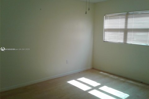 Condominio en alquiler en Pembroke Pines, Florida, 2 dormitorios, 95.88 m2 № 1877810 - foto 6