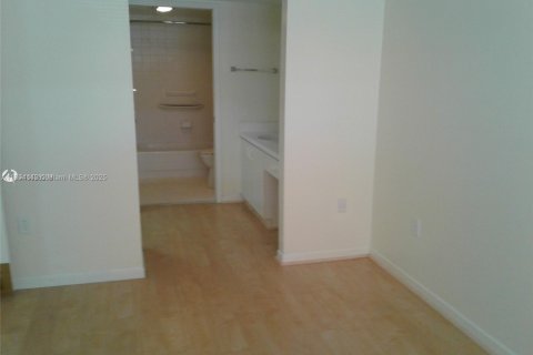 Condominio en alquiler en Pembroke Pines, Florida, 2 dormitorios, 95.88 m2 № 1877810 - foto 7