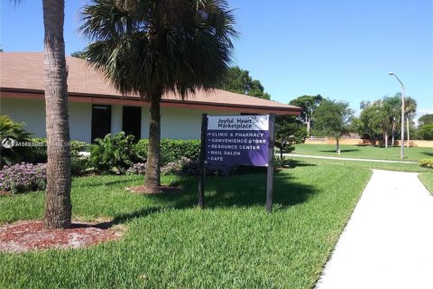 Condominio en alquiler en Pembroke Pines, Florida, 2 dormitorios, 95.88 m2 № 1877810 - foto 17