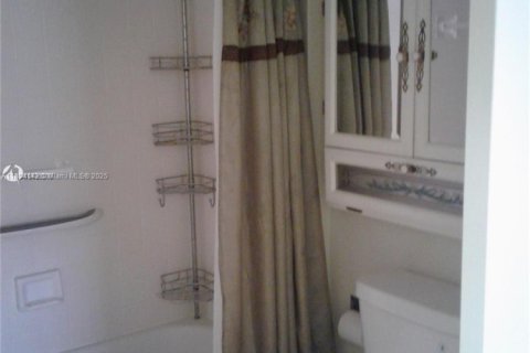 Condominio en alquiler en Pembroke Pines, Florida, 2 dormitorios, 95.88 m2 № 1877810 - foto 8