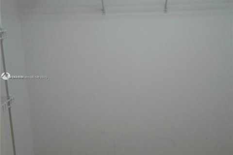 Condominio en alquiler en Pembroke Pines, Florida, 2 dormitorios, 95.88 m2 № 1877810 - foto 9