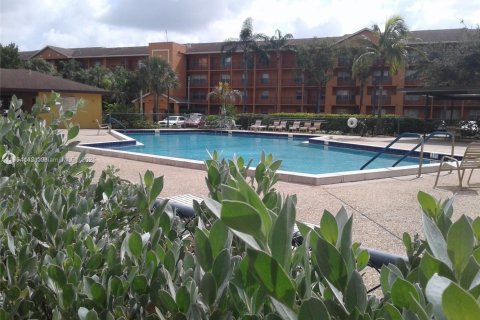 Condominio en alquiler en Pembroke Pines, Florida, 2 dormitorios, 95.88 m2 № 1877810 - foto 14