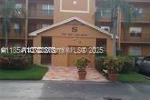 Condominio en alquiler en Pembroke Pines, Florida, 2 dormitorios, 95.88 m2 № 1877810 - foto 15