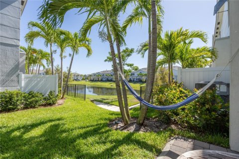 Townhouse in Pompano Beach, Florida 3 bedrooms, 148.36 sq.m. № 2153515
