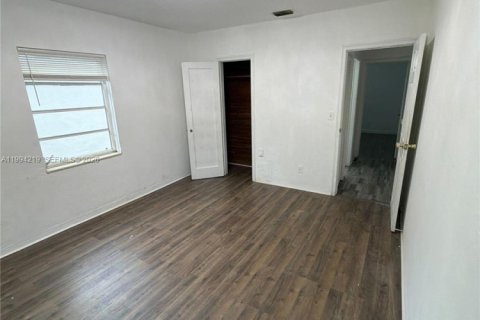 Casa en alquiler en Miami, Florida, 3 dormitorios, 120.31 m2 № 2055853 - foto 12