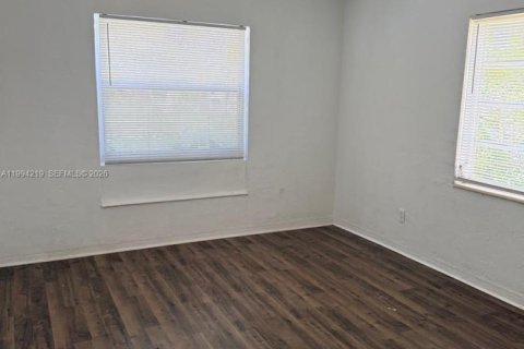 Villa ou maison à louer à Miami, Floride: 3 chambres, 120.31 m2 № 2055853 - photo 4