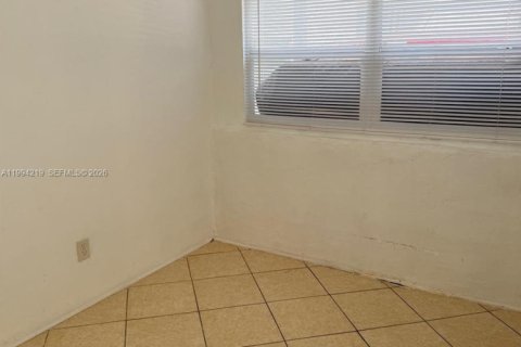 Villa ou maison à louer à Miami, Floride: 3 chambres, 120.31 m2 № 2055853 - photo 7
