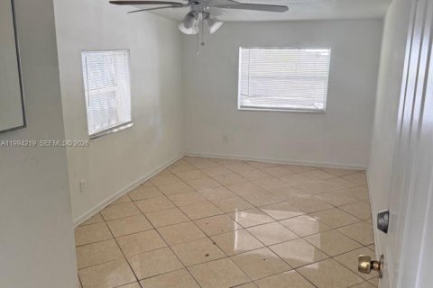 Villa ou maison à louer à Miami, Floride: 3 chambres, 120.31 m2 № 2055853 - photo 8