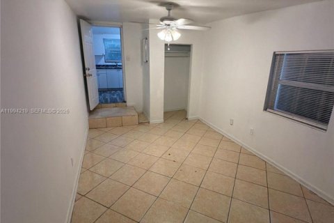Casa en alquiler en Miami, Florida, 3 dormitorios, 120.31 m2 № 2055853 - foto 14