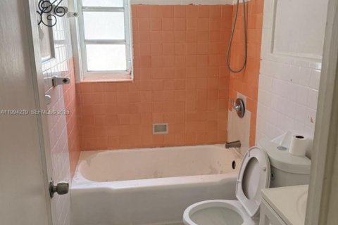 Villa ou maison à louer à Miami, Floride: 3 chambres, 120.31 m2 № 2055853 - photo 3