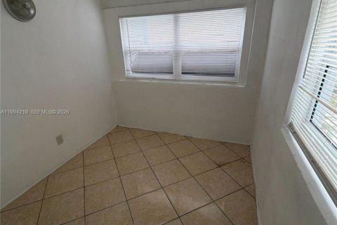 Casa en alquiler en Miami, Florida, 3 dormitorios, 120.31 m2 № 2055853 - foto 15