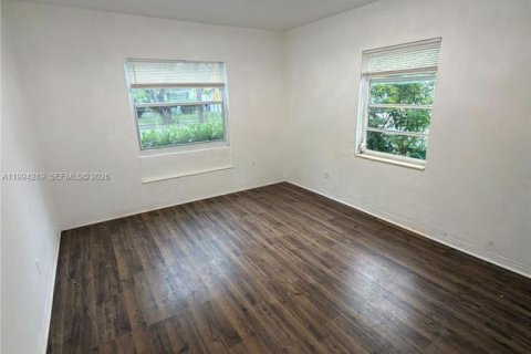Casa en alquiler en Miami, Florida, 3 dormitorios, 120.31 m2 № 2055853 - foto 11