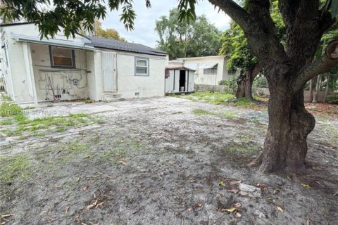 Casa en alquiler en Miami, Florida, 3 dormitorios, 120.31 m2 № 2055853 - foto 17