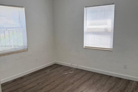 Villa ou maison à louer à Miami, Floride: 3 chambres, 120.31 m2 № 2055853 - photo 5