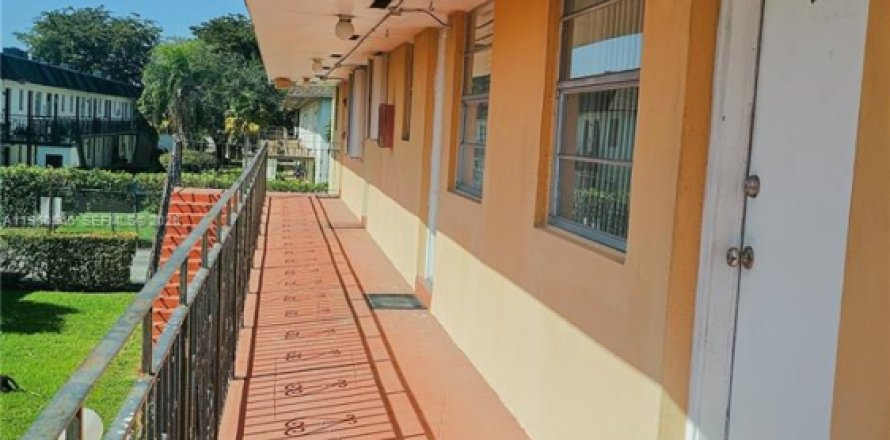 Кондоминиум с 1 спальней в Майами, Флорида № 2024452