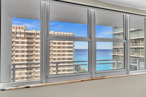 Снять в аренду кондоминиум в Халландейл-Бич, Флорида 2 спальни, 115.94м2, № 1970628 - фото 30