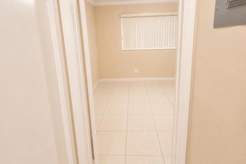 Apartment in Hollywood, Florida 1 bedroom, 66.89 sq.m. № 2168590 - photo 10