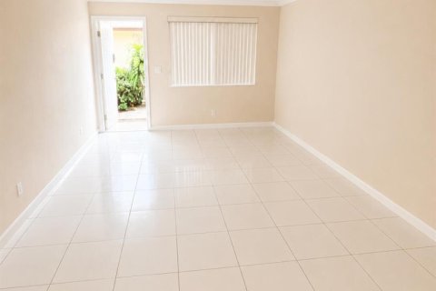 Apartment in Hollywood, Florida 1 bedroom, 66.89 sq.m. № 2168590 - photo 2