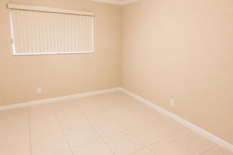 Apartment in Hollywood, Florida 1 bedroom, 66.89 sq.m. № 2168590 - photo 3