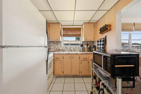 Condo in West Palm Beach, Florida, 1 bedroom  № 1970249 - photo 12