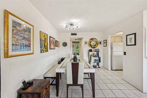 Condo in West Palm Beach, Florida, 1 bedroom  № 1970249 - photo 9