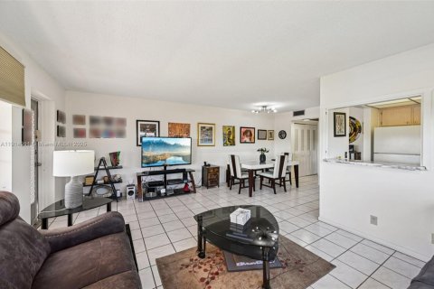 Condo in West Palm Beach, Florida, 1 bedroom  № 1970249 - photo 7