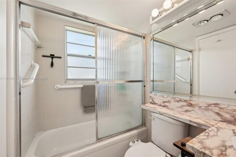 Condo in West Palm Beach, Florida, 1 bedroom  № 1970249 - photo 18