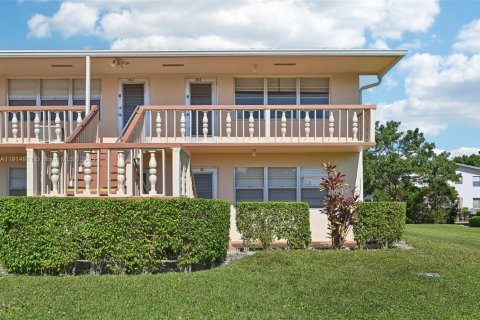 Condo in West Palm Beach, Florida, 1 bedroom  № 1970249 - photo 2