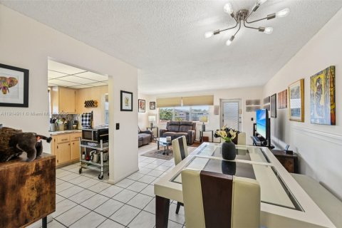 Condo in West Palm Beach, Florida, 1 bedroom  № 1970249 - photo 8