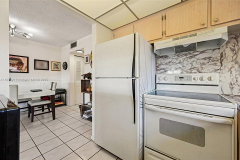 Condo in West Palm Beach, Florida, 1 bedroom  № 1970249 - photo 11