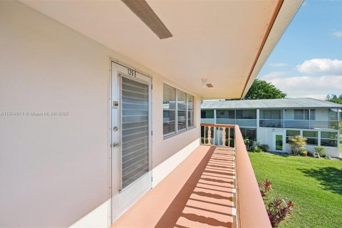 Condo in West Palm Beach, Florida, 1 bedroom  № 1970249 - photo 4